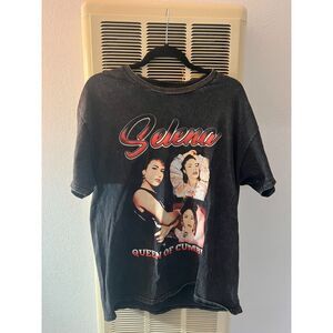 Selena “Queen of Cumbia” Graphic Tee – Official Merchandise – Size L